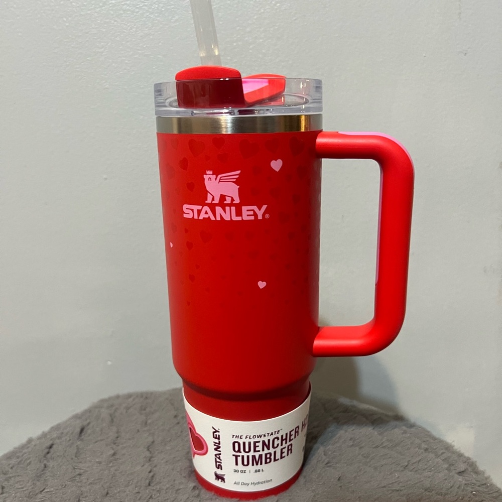 Stanley 30 oz Stainless Steel H2.0 Flowstate Quencher Tumbler Ruby Hearts
